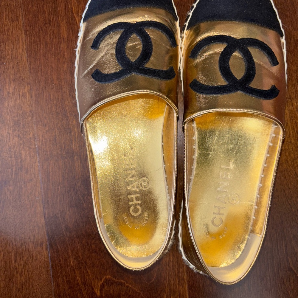 CHANEL Metallic Gold and Black Espadrilles - Picture 3 of 4